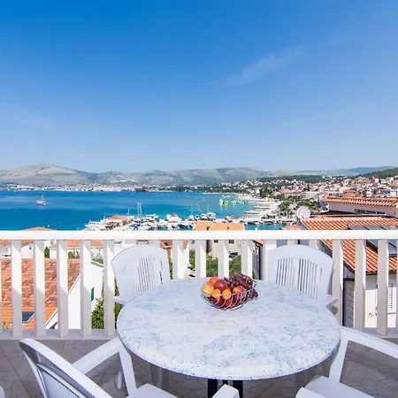 Juric Апартаменти Трогір